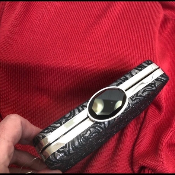 Jessica McClintock Metal Box Clutch w Strap - Picture 4 of 5